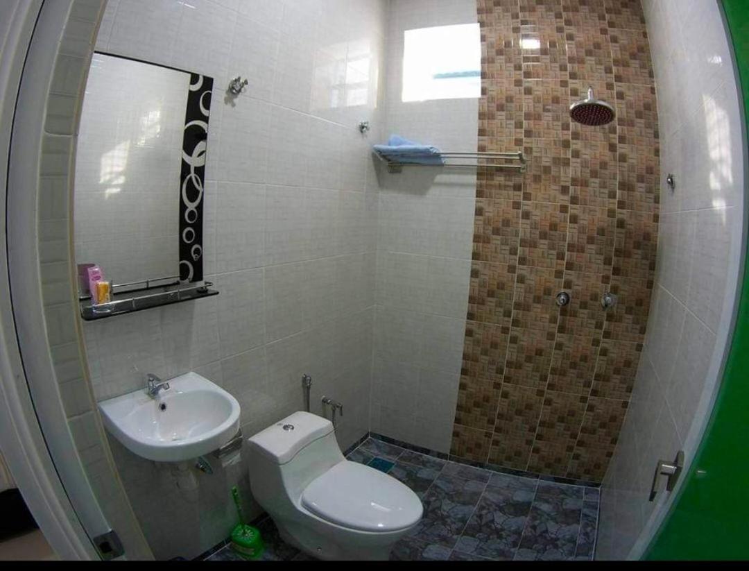 Dlayaran Villa Guest House 쿠알라 롬핀 외부 사진