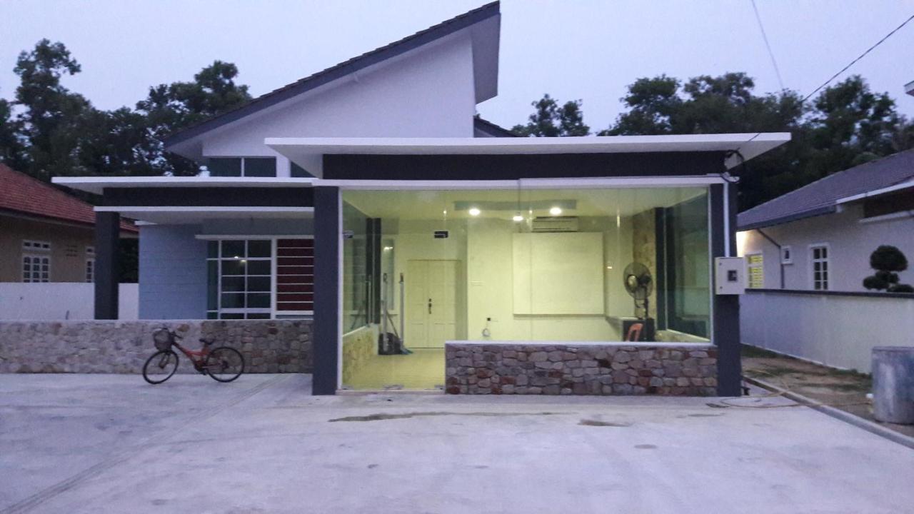 Dlayaran Villa Guest House 쿠알라 롬핀 외부 사진